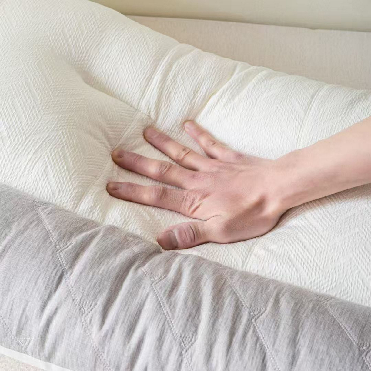 91家纺网 家纺一手货源 找家纺 （总）剑桥枕业 2025新款颈007棉麻羽丝定型枕芯 剑桥枕业新品促销款式枕头