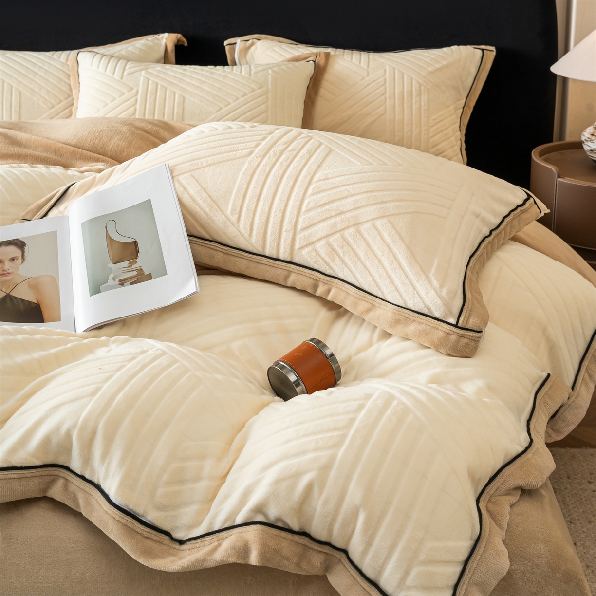 91家纺网 家纺一手货源 找家纺 （总）满座家居 2025新款高克重牛奶绒雕花四件套-罗马假日