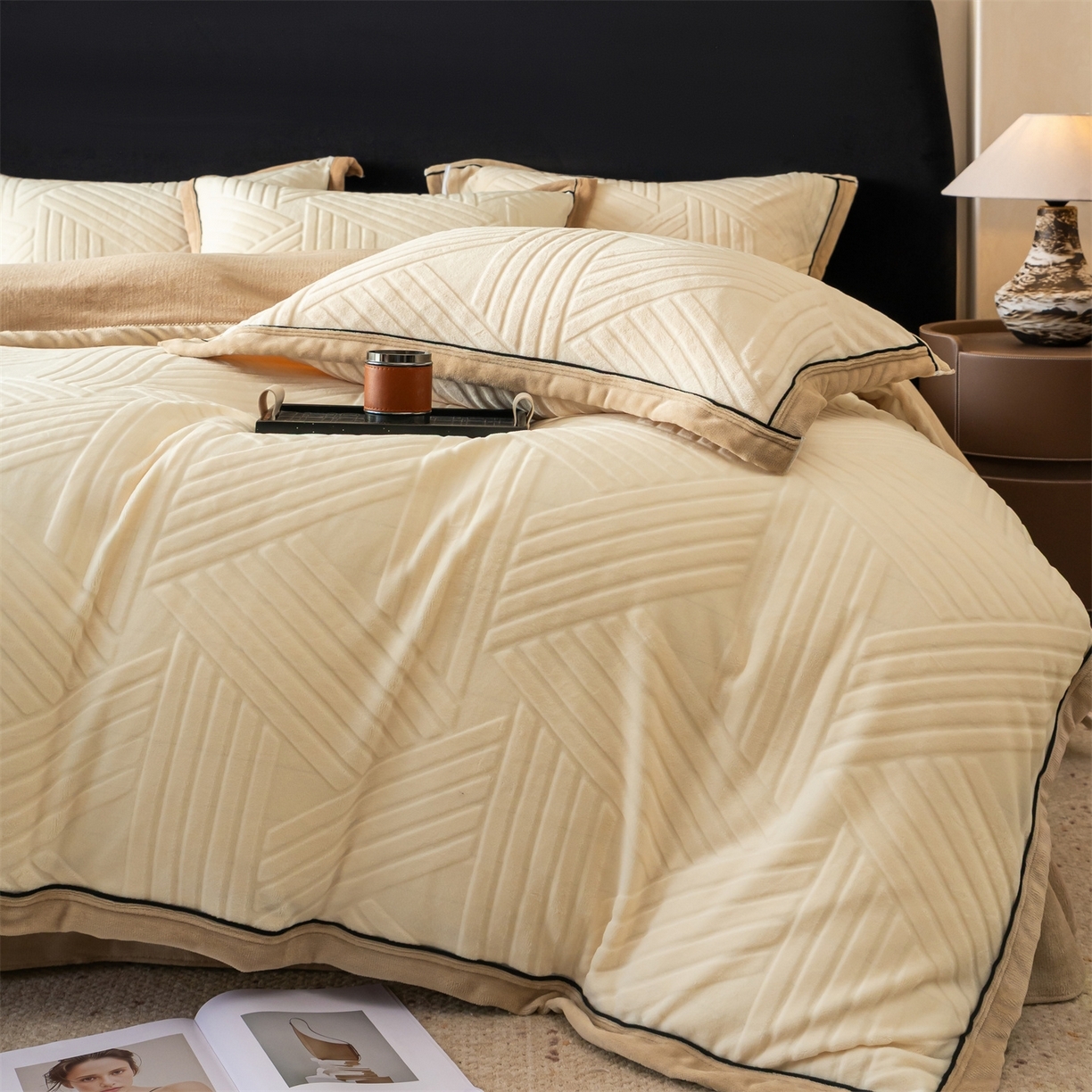 91家纺网 家纺一手货源 找家纺 （总）满座家居 2025新款高克重牛奶绒雕花四件套-罗马假日