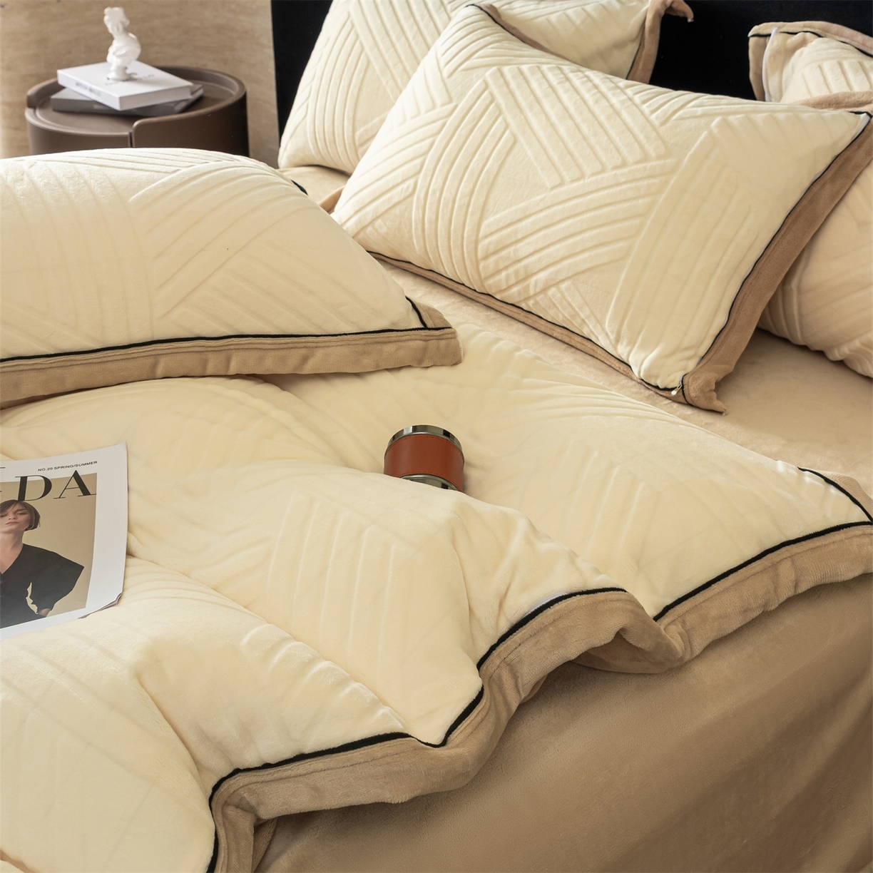 91家纺网 家纺一手货源 找家纺 （总）满座家居 2025新款高克重牛奶绒雕花四件套-罗马假日