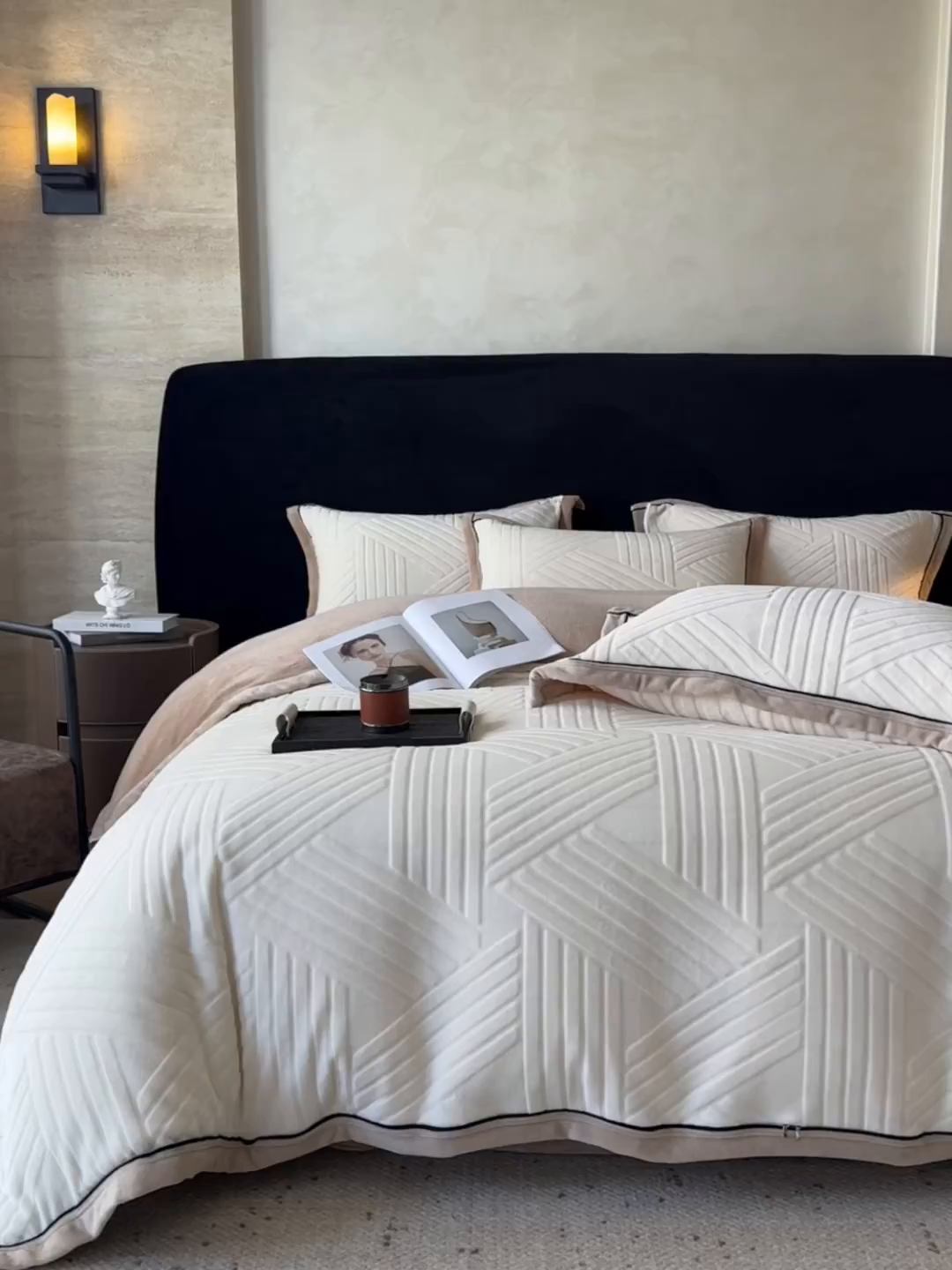 91家纺网 家纺一手货源 找家纺 （总）满座家居 2025新款高克重牛奶绒雕花四件套-罗马假日