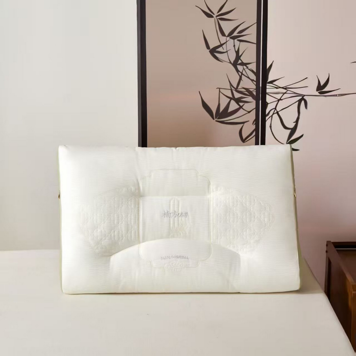 91家纺网 家纺一手货源 找家纺 （总）剑桥枕业 2025新款楠方本草羽丝定型枕芯 剑桥枕业新品促销款式枕头
