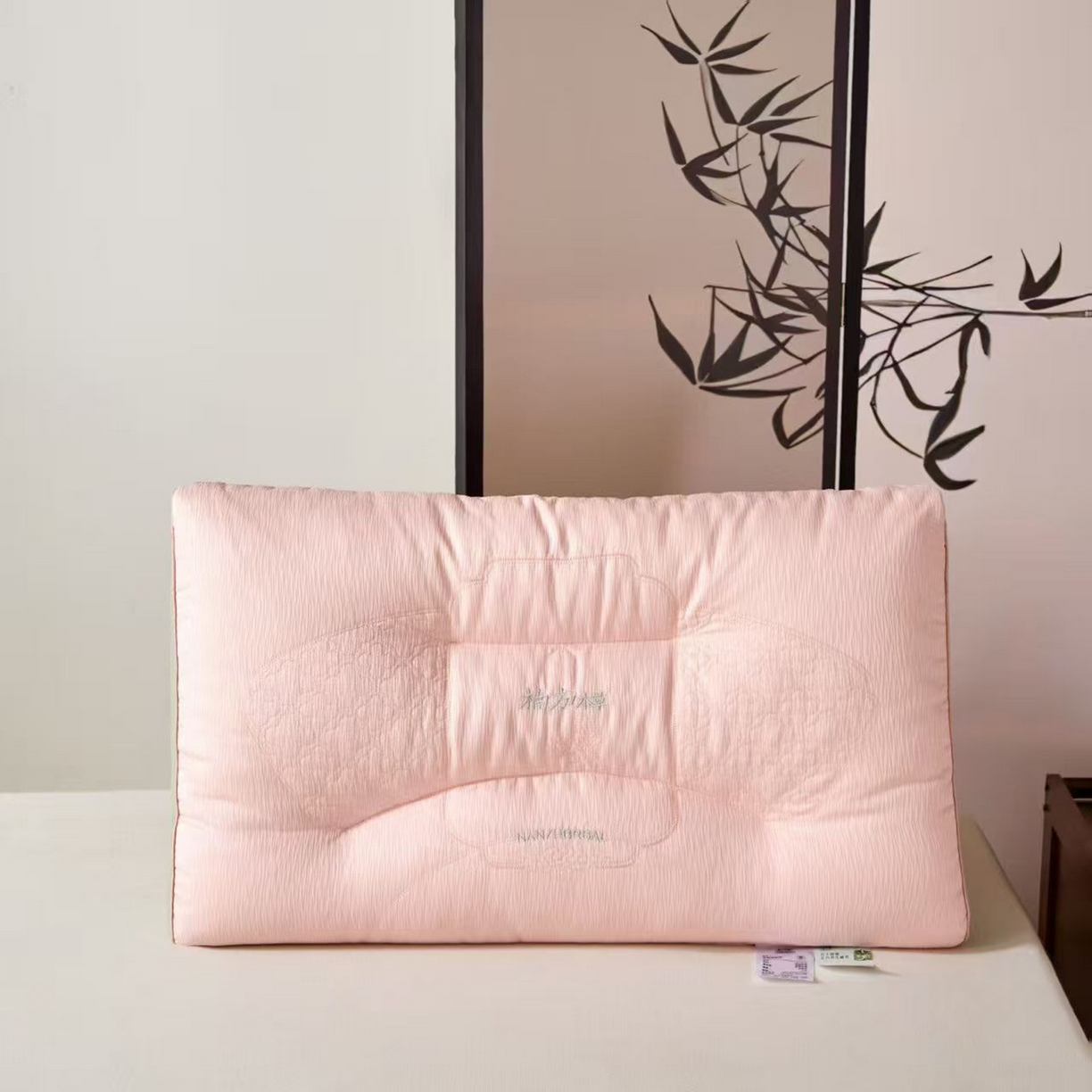 91家纺网 家纺一手货源 找家纺 （总）剑桥枕业 2025新款楠方本草羽丝定型枕芯 剑桥枕业新品促销款式枕头