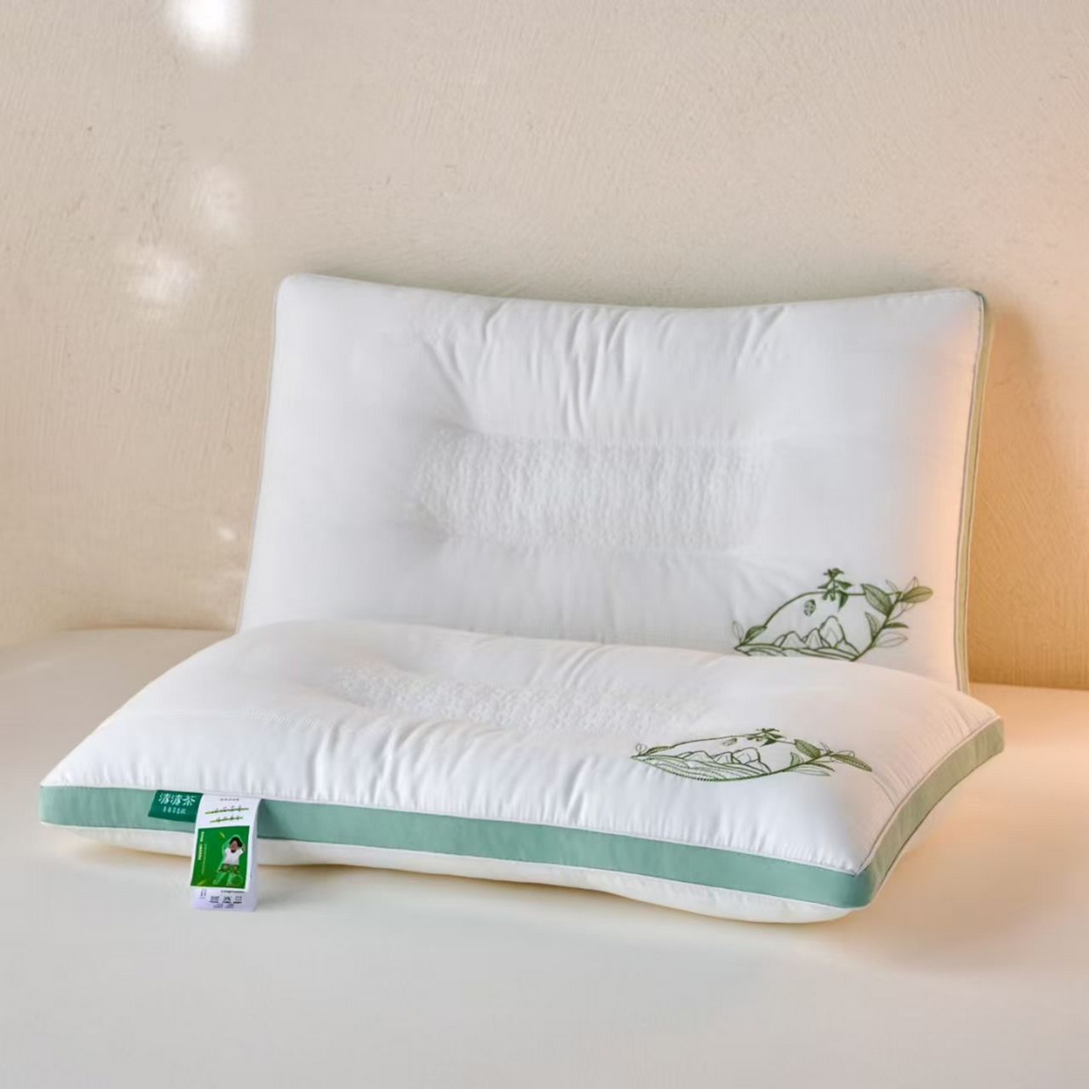 91家纺网 家纺一手货源 找家纺 （总）剑桥枕业 2025新款清新春茶羽丝定型枕芯 剑桥枕业新品促销款式枕头