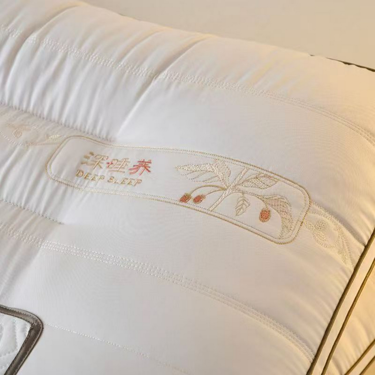 91家纺网 家纺一手货源 找家纺 （总）剑桥枕业 2025新款深睡养肤药包款羽丝定型枕芯 可选荞麦 决明子 薰衣草 促销款式枕头