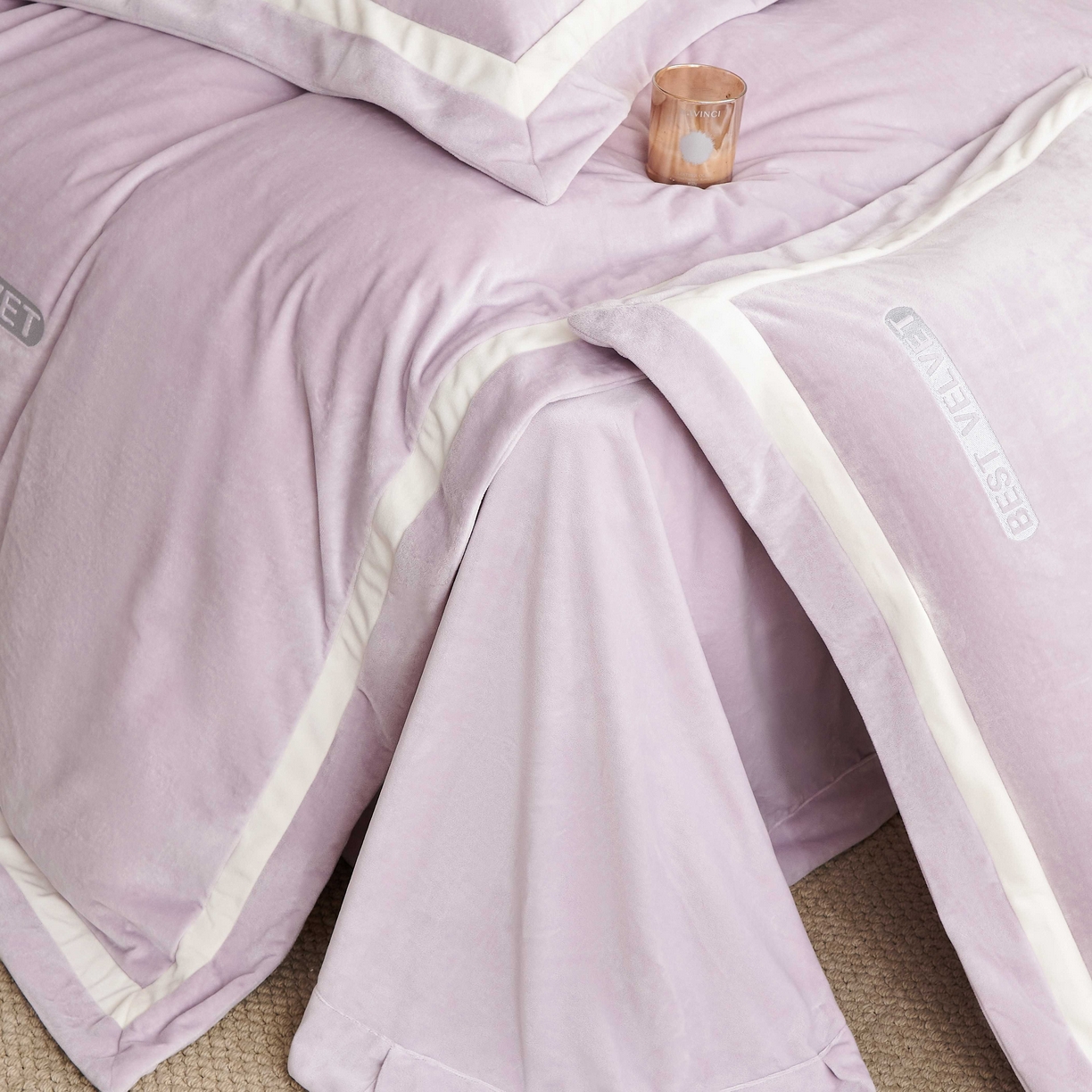 91家纺网 家纺一手货源 找家纺 榻尚家居 2025新款婴肤牛奶绒拼色工艺绣花四件套-米菲 米菲-藤紫