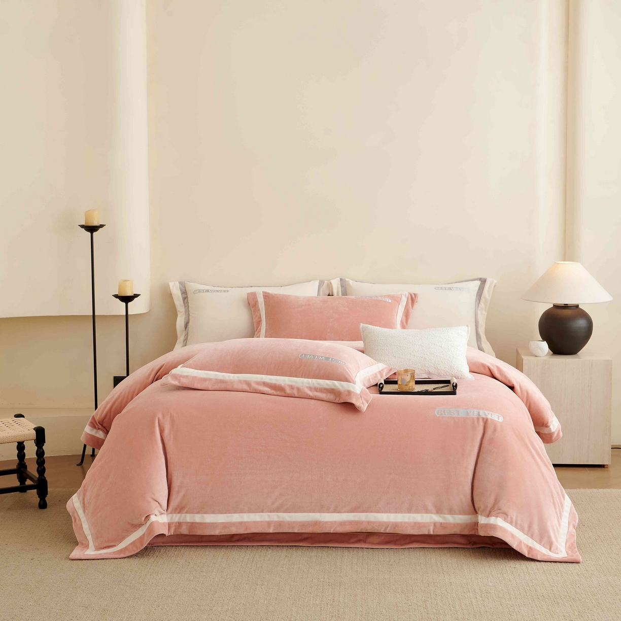 91家纺网 家纺一手货源 找家纺 榻尚家居 2025新款婴肤牛奶绒拼色工艺绣花四件套-米菲 米菲-粉橘