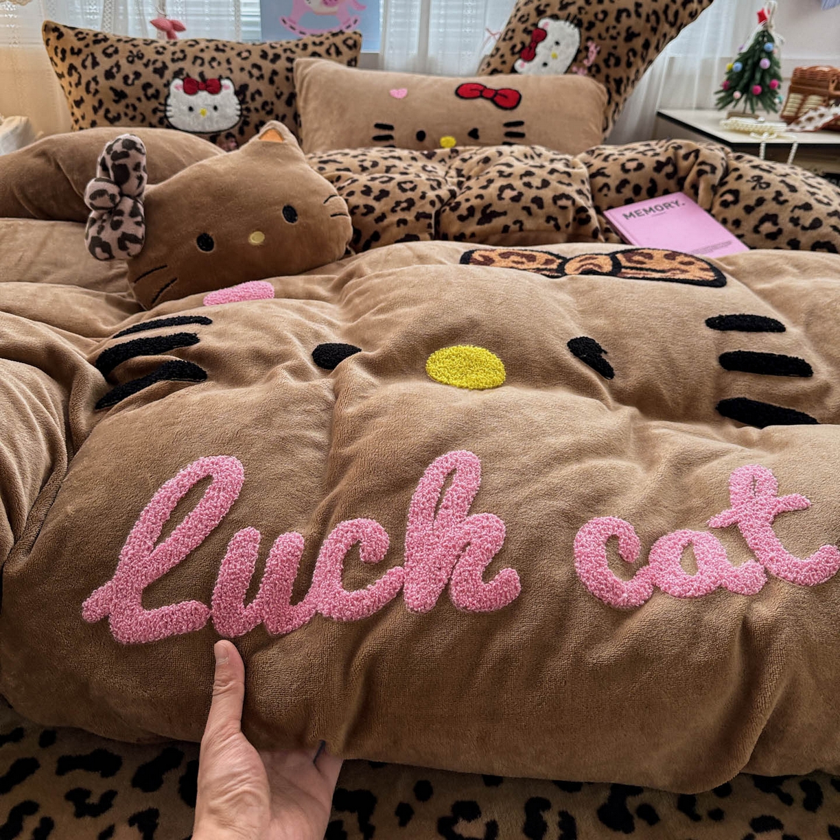 91家纺网 家纺一手货源 找家纺 （总）徕米家居 2025新款卡通毛巾绣绣花牛奶绒四件套-豹纹猫咪系列