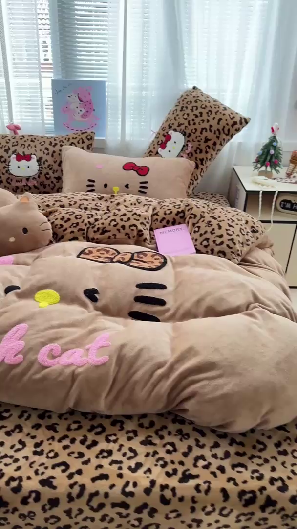 91家纺网 家纺一手货源 找家纺 （总）徕米家居 2025新款卡通毛巾绣绣花牛奶绒四件套-豹纹猫咪系列