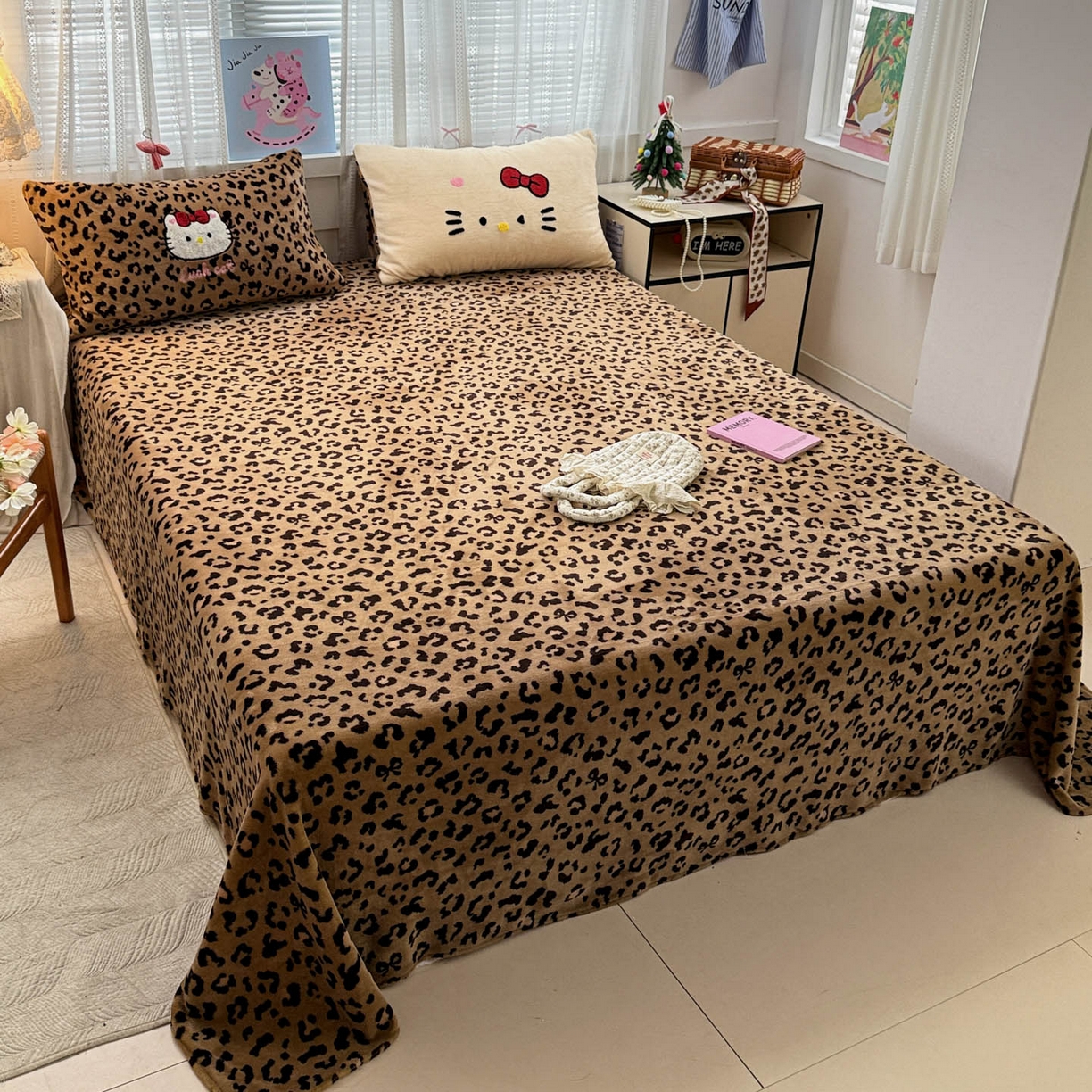 91家纺网 家纺一手货源 找家纺 徕米家居 2025新款卡通毛巾绣绣花牛奶绒四件套-豹纹猫咪系列 豹纹猫-奶白