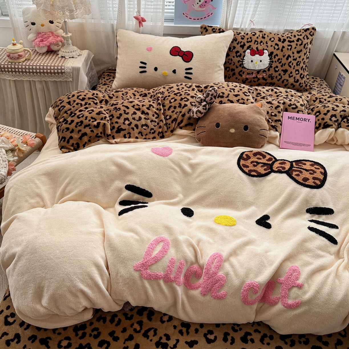 91家纺网 家纺一手货源 找家纺 徕米家居 2025新款卡通毛巾绣绣花牛奶绒四件套-豹纹猫咪系列 豹纹猫-奶白