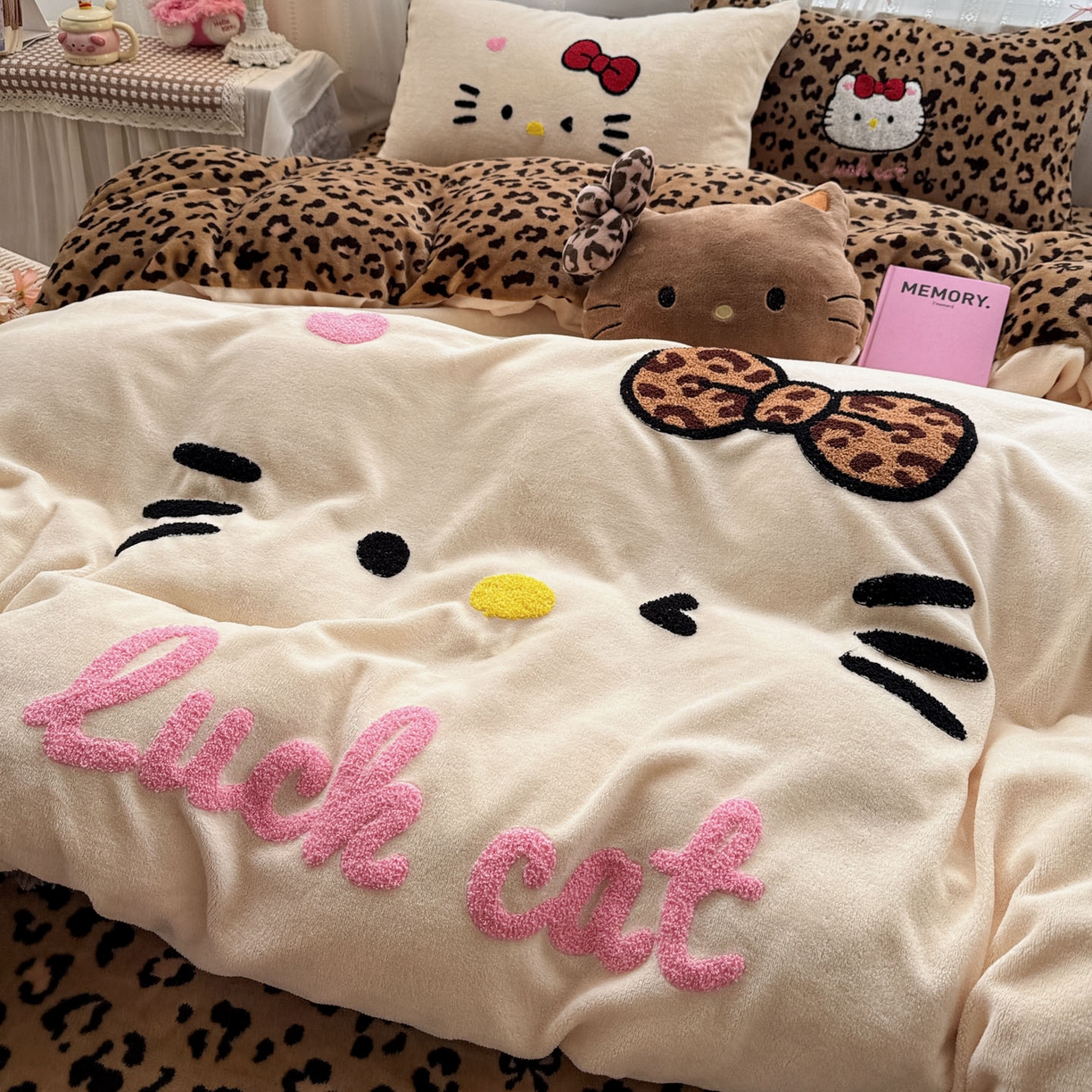 91家纺网 家纺一手货源 找家纺 徕米家居 2025新款卡通毛巾绣绣花牛奶绒四件套-豹纹猫咪系列 豹纹猫-奶白