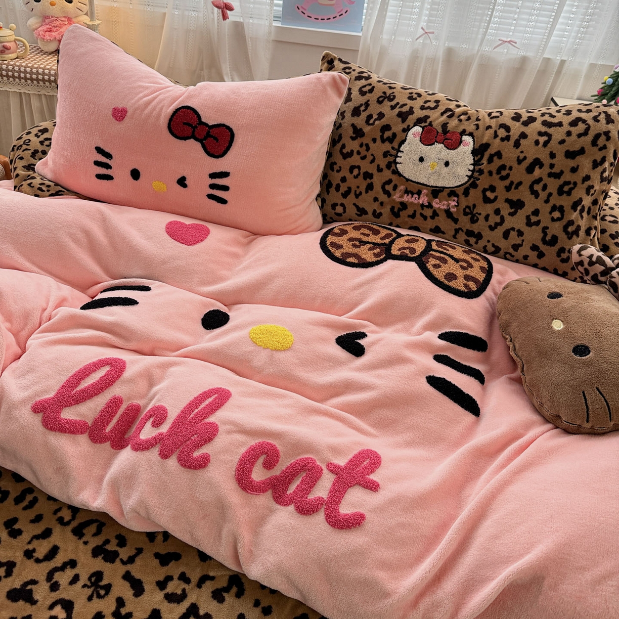 91家纺网 家纺一手货源 找家纺 徕米家居 2025新款卡通毛巾绣绣花牛奶绒四件套-豹纹猫咪系列 豹纹猫-粉