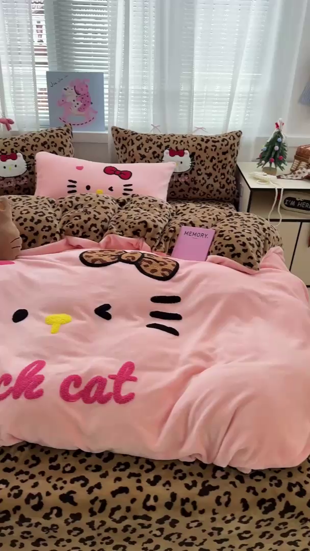 91家纺网 家纺一手货源 找家纺 徕米家居 2025新款卡通毛巾绣绣花牛奶绒四件套-豹纹猫咪系列 豹纹猫-粉