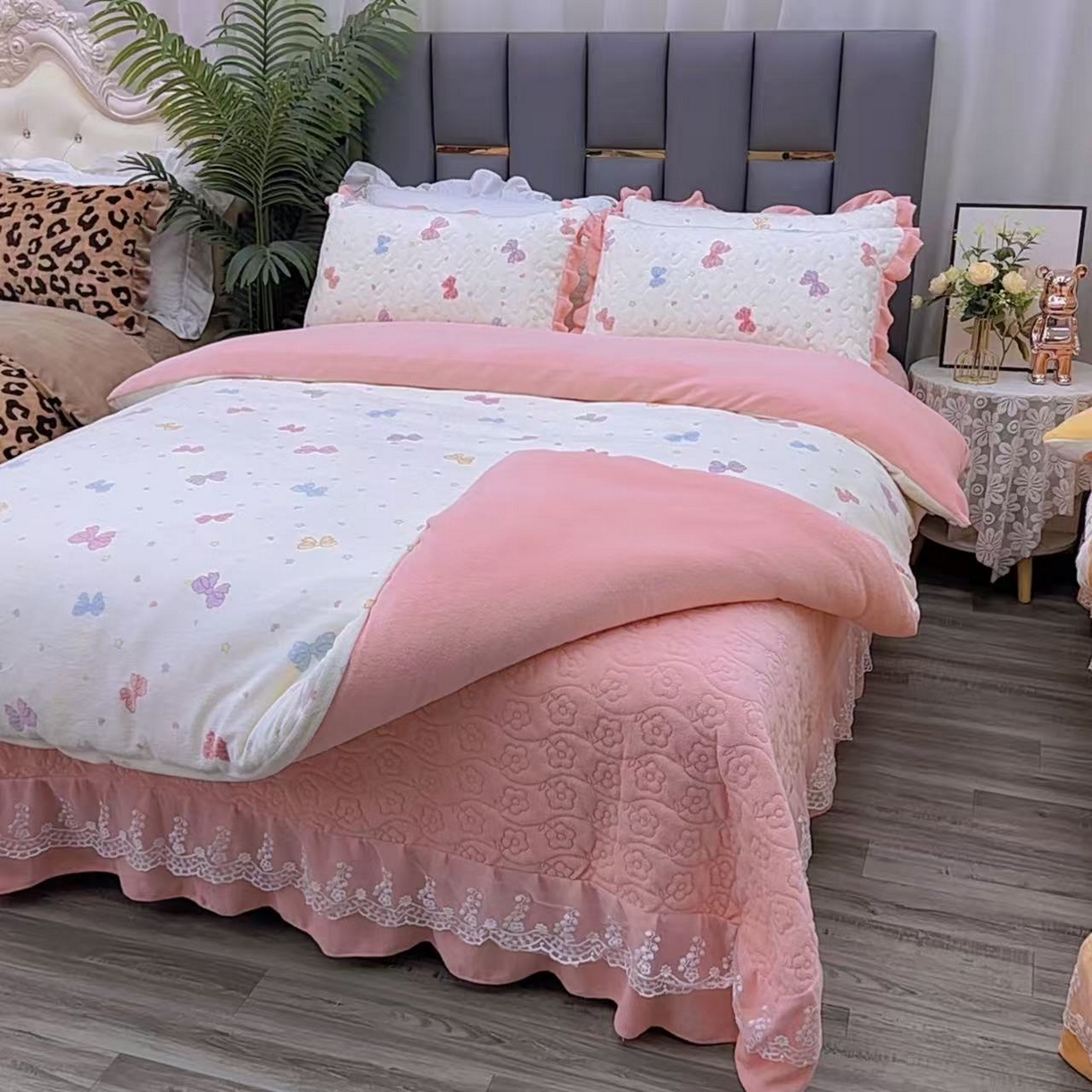 91家纺网 家纺一手货源 找家纺 （总）2025新款直播热款双层蕾丝花边牛奶绒印花床盖四件套床盖单件三件套