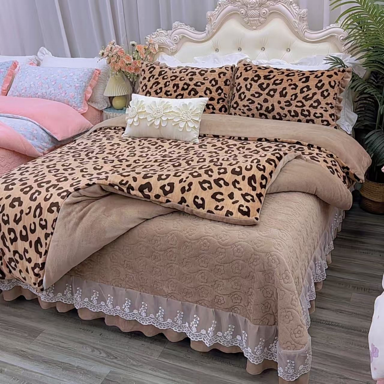 91家纺网 家纺一手货源 找家纺 （总）2025新款直播热款双层蕾丝花边牛奶绒印花床盖四件套床盖单件三件套