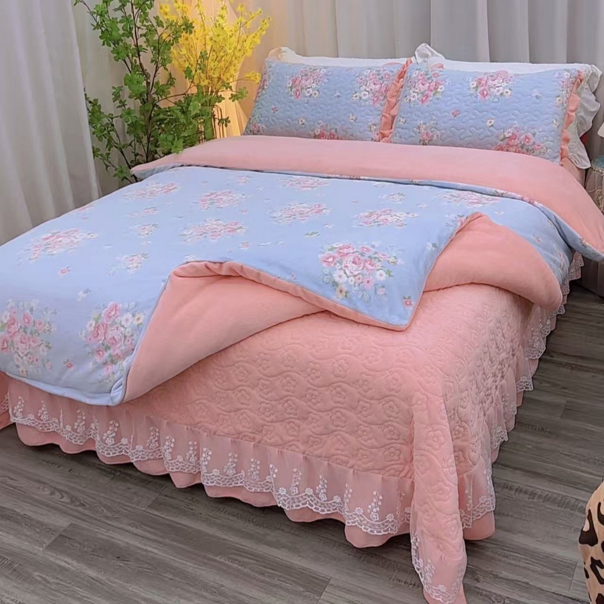 2025新款直播热款双层蕾丝花边牛奶绒印花床盖四件套床盖单件三件套 柔情花梦
