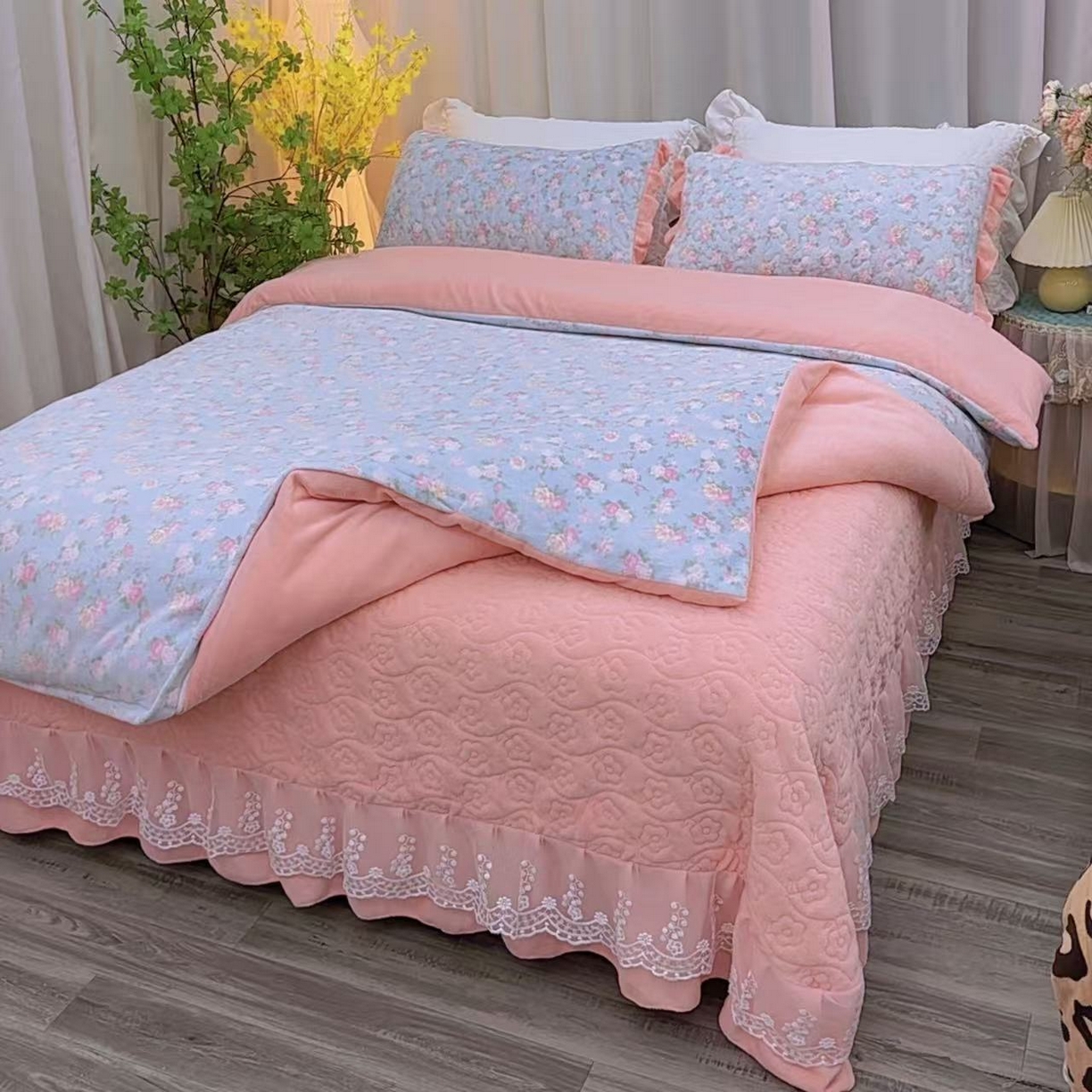 2025新款直播热款双层蕾丝花边牛奶绒印花床盖四件套床盖单件三件套 温馨花语