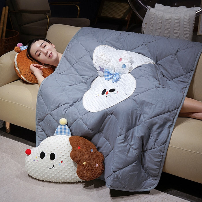 91家纺网 家纺一手货源 找家纺 仟亿莱 2025新款泡泡绒大头系列抱枕被 大头长耳狗