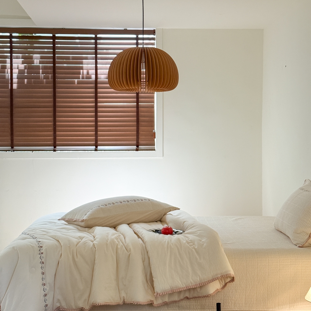 91家纺网 家纺一手货源 找家纺 汇庭 2025秋冬新款花田小趣床盖三件套+花研春秋被 春秋-花研白