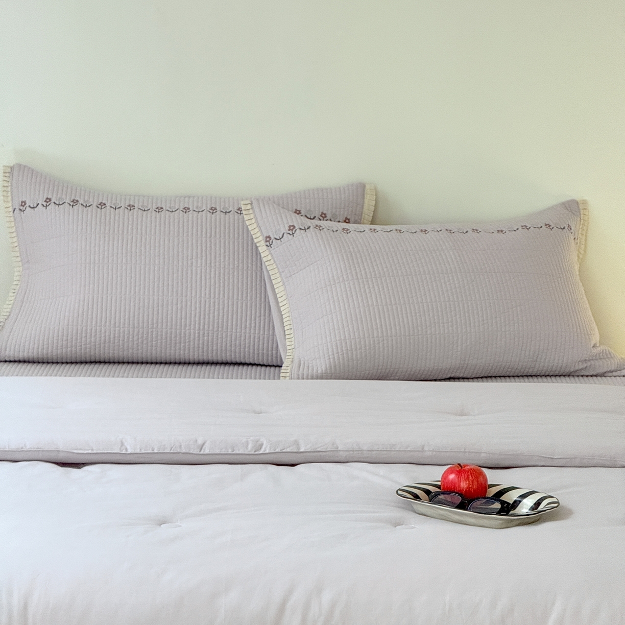 91家纺网 家纺一手货源 找家纺 汇庭 2025秋冬新款花田小趣床盖三件套+花研春秋被 春秋-花研紫