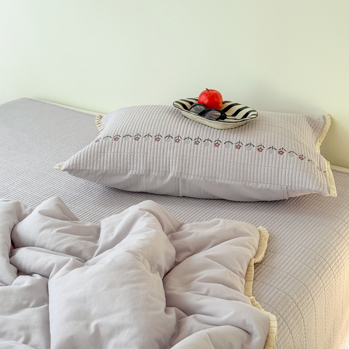 91家纺网 家纺一手货源 找家纺 汇庭 2025秋冬新款花田小趣床盖三件套+花研春秋被 春秋-花研紫