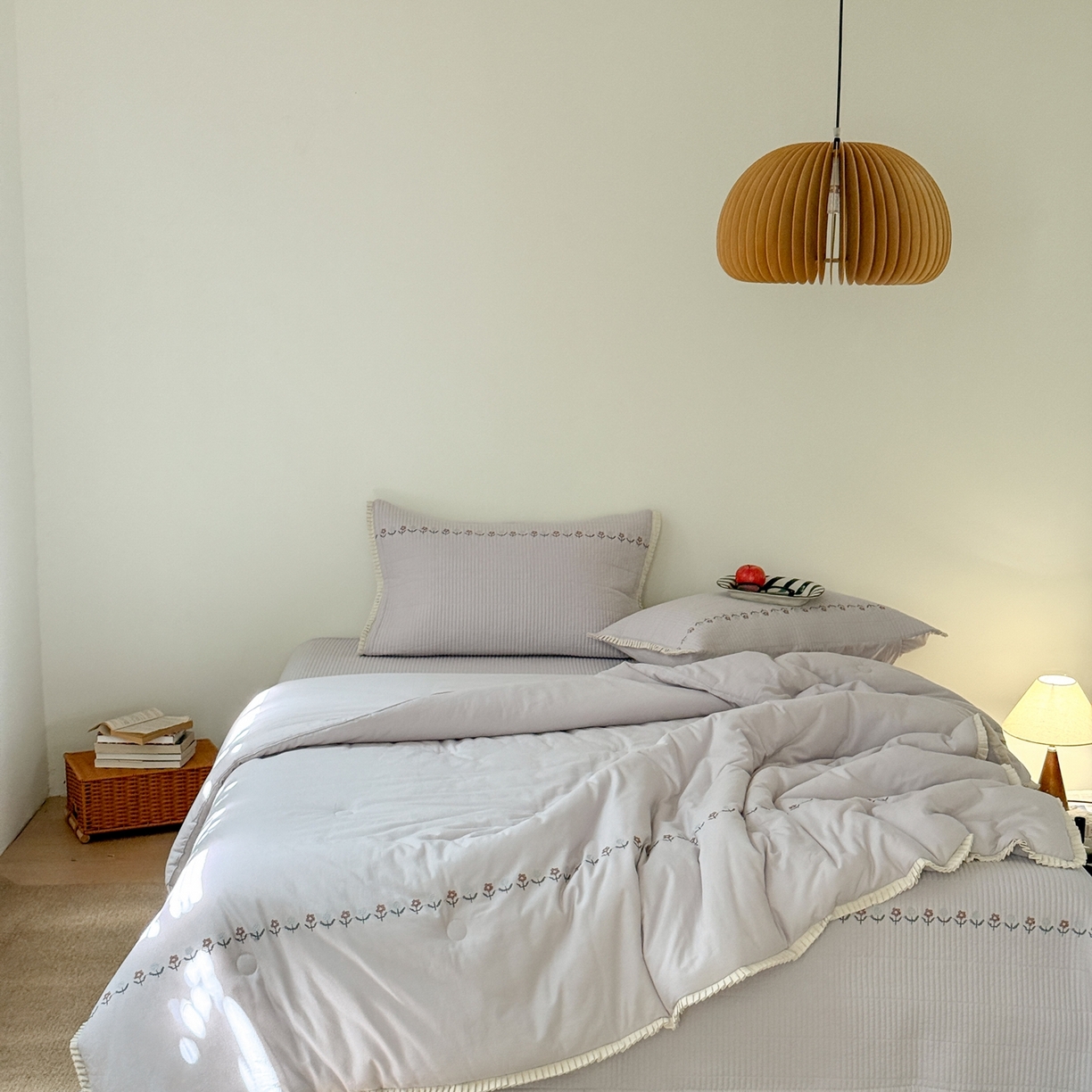 91家纺网 家纺一手货源 找家纺 汇庭 2025秋冬新款花田小趣床盖三件套+花研春秋被 春秋-花研紫