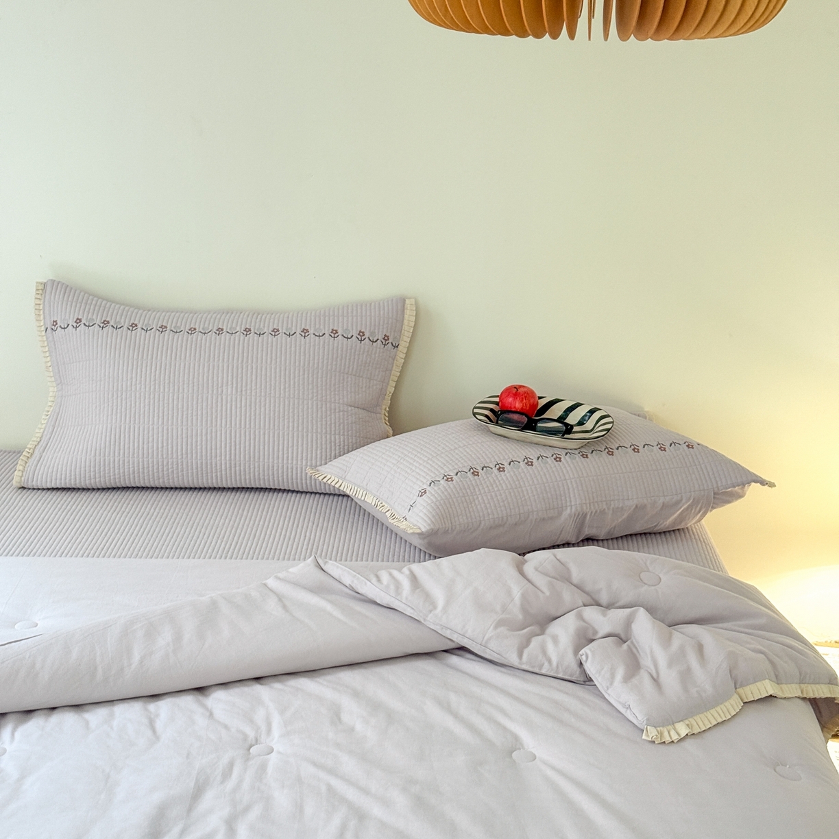 91家纺网 家纺一手货源 找家纺 汇庭 2025秋冬新款花田小趣床盖三件套+花研春秋被 春秋-花研紫