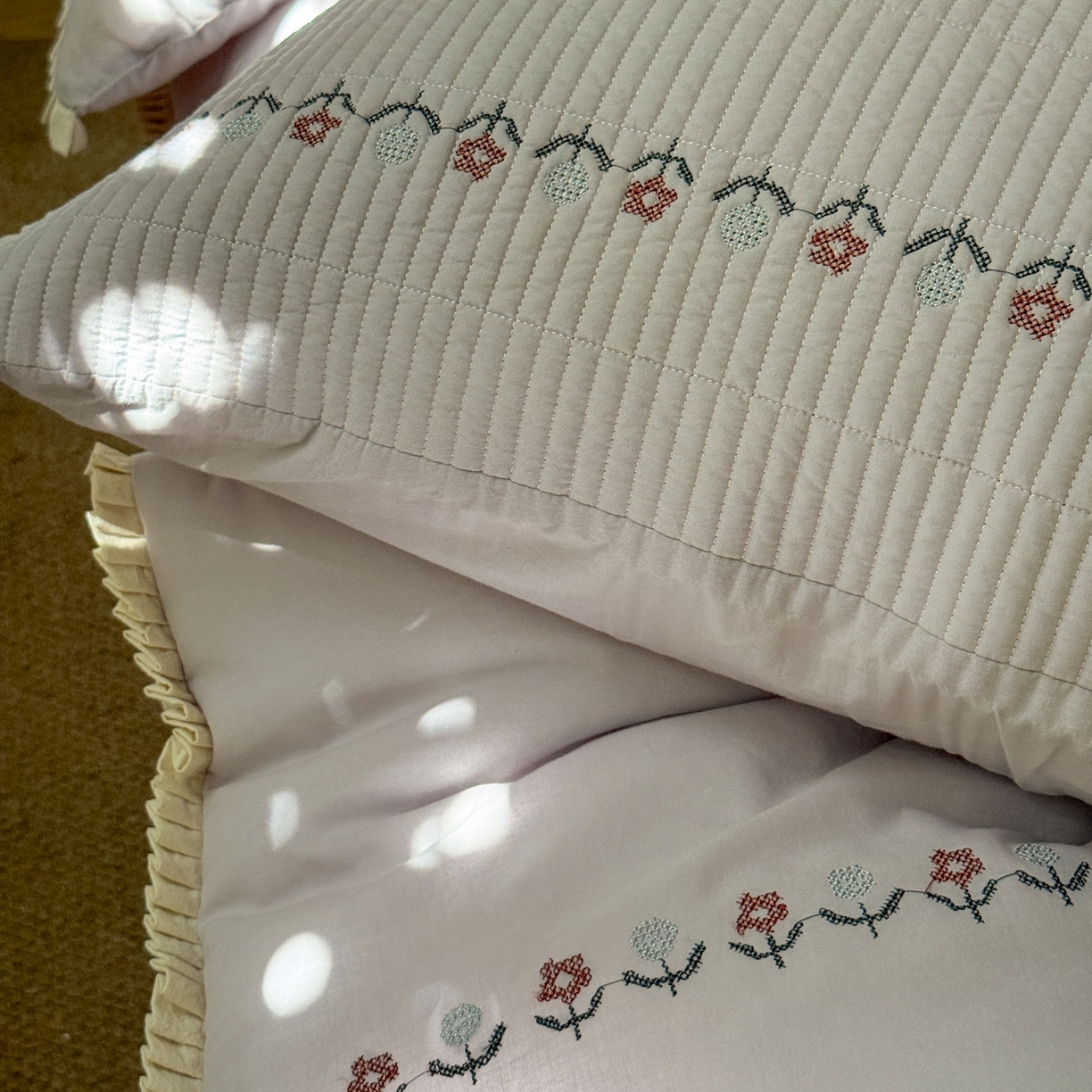 91家纺网 家纺一手货源 找家纺 汇庭 2025秋冬新款花田小趣床盖三件套+花研春秋被 春秋-花研紫