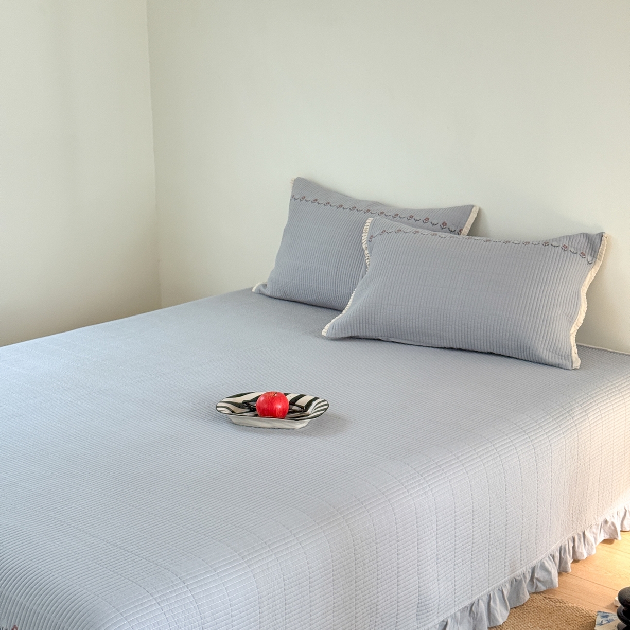 91家纺网 家纺一手货源 找家纺 汇庭 2025秋冬新款花田小趣床盖三件套+花研春秋被 床盖-花田小趣蓝