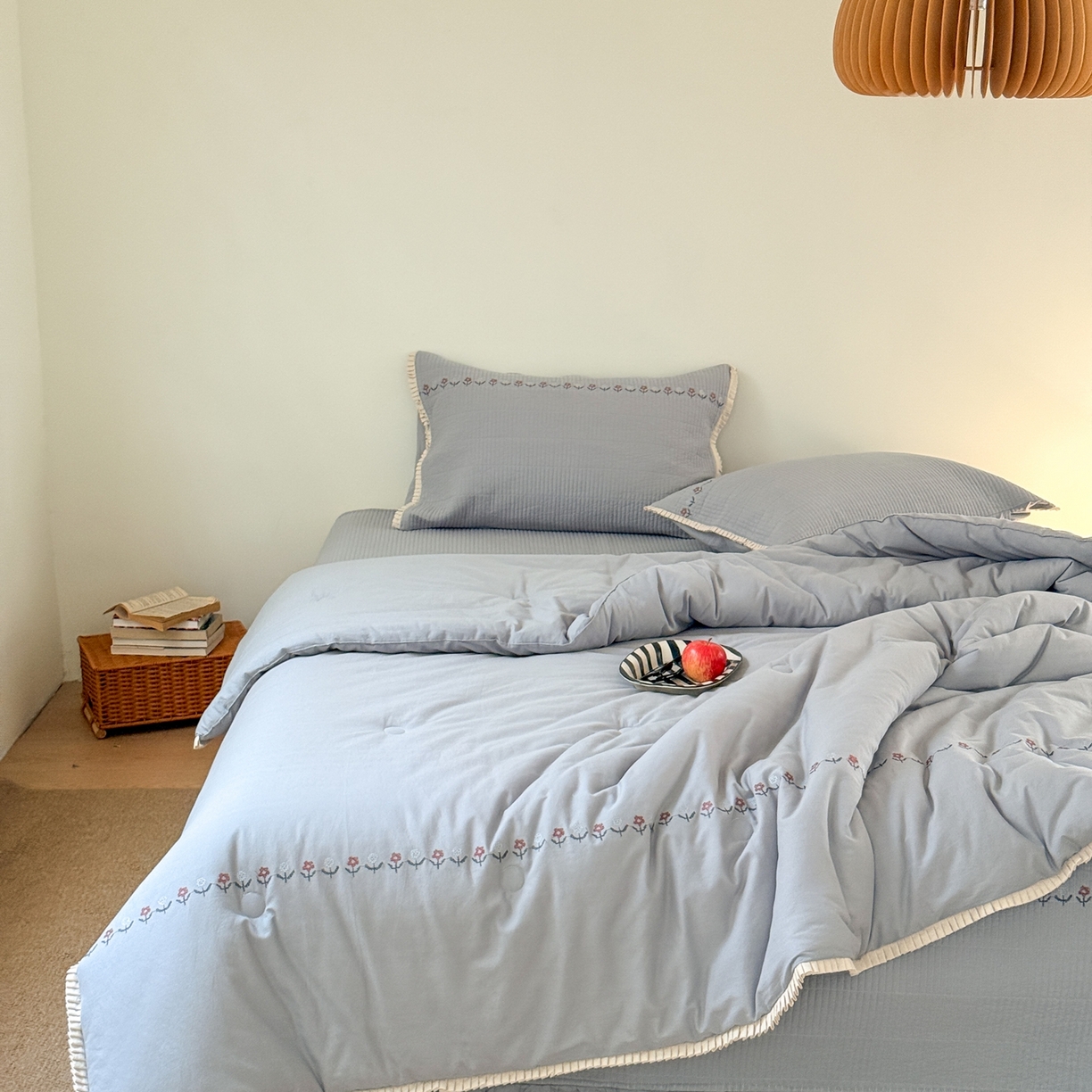 91家纺网 家纺一手货源 找家纺 汇庭 2025秋冬新款花田小趣床盖三件套+花研春秋被 春秋-花研蓝