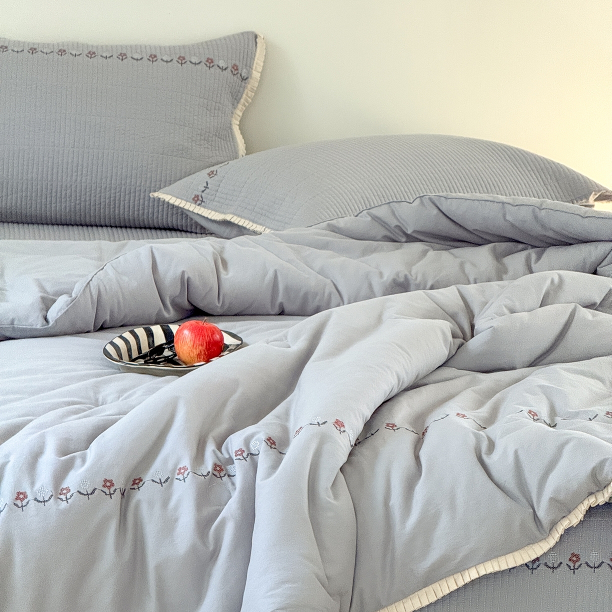 91家纺网 家纺一手货源 找家纺 汇庭 2025秋冬新款花田小趣床盖三件套+花研春秋被 春秋-花研蓝