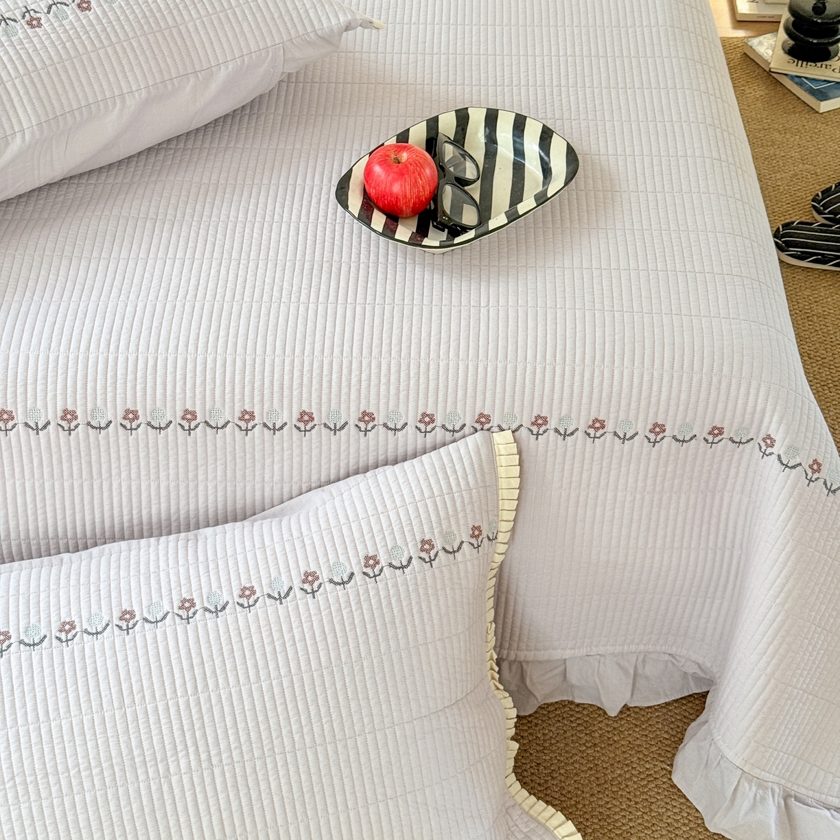 91家纺网 家纺一手货源 找家纺 汇庭 2025秋冬新款花田小趣床盖三件套+花研春秋被 床盖-花田小趣紫