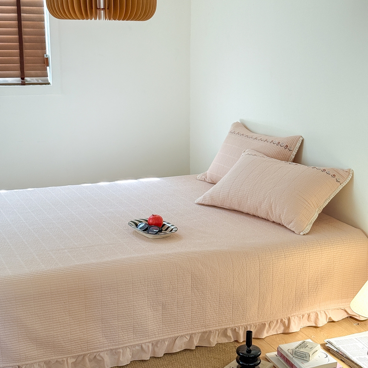 91家纺网 家纺一手货源 找家纺 汇庭 2025秋冬新款花田小趣床盖三件套+花研春秋被 床盖-花田小趣粉