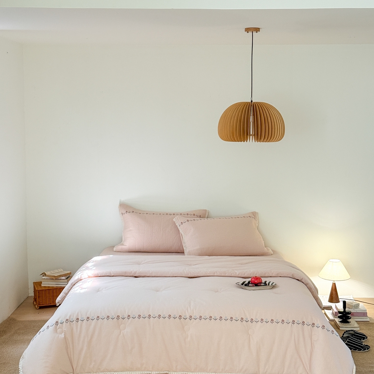 91家纺网 家纺一手货源 找家纺 汇庭 2025秋冬新款花田小趣床盖三件套+花研春秋被 春秋-花研粉