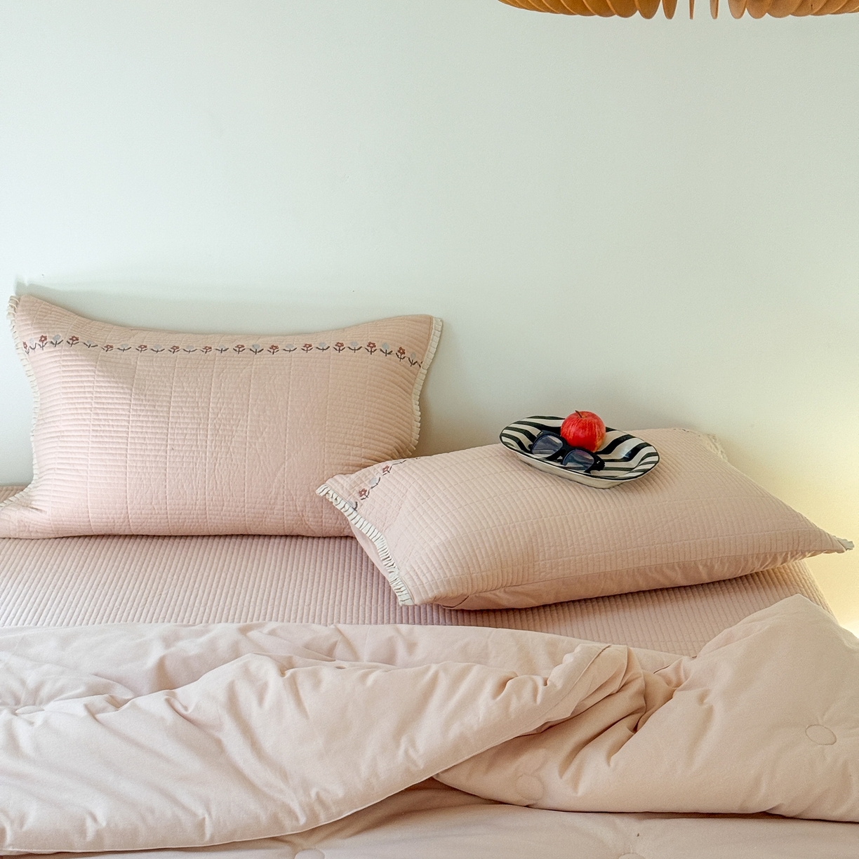 91家纺网 家纺一手货源 找家纺 汇庭 2025秋冬新款花田小趣床盖三件套+花研春秋被 春秋-花研粉