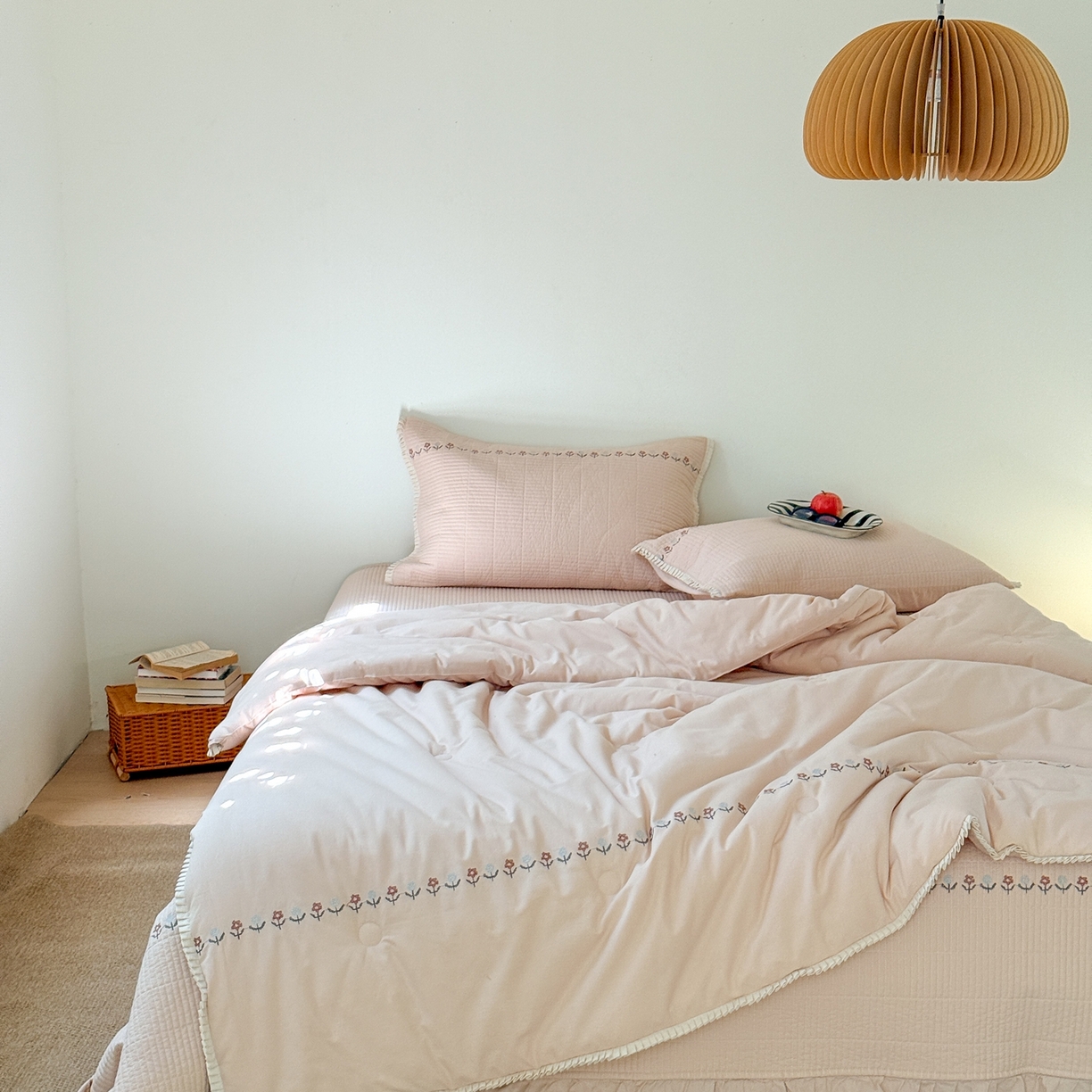 91家纺网 家纺一手货源 找家纺 汇庭 2025秋冬新款花田小趣床盖三件套+花研春秋被 春秋-花研粉