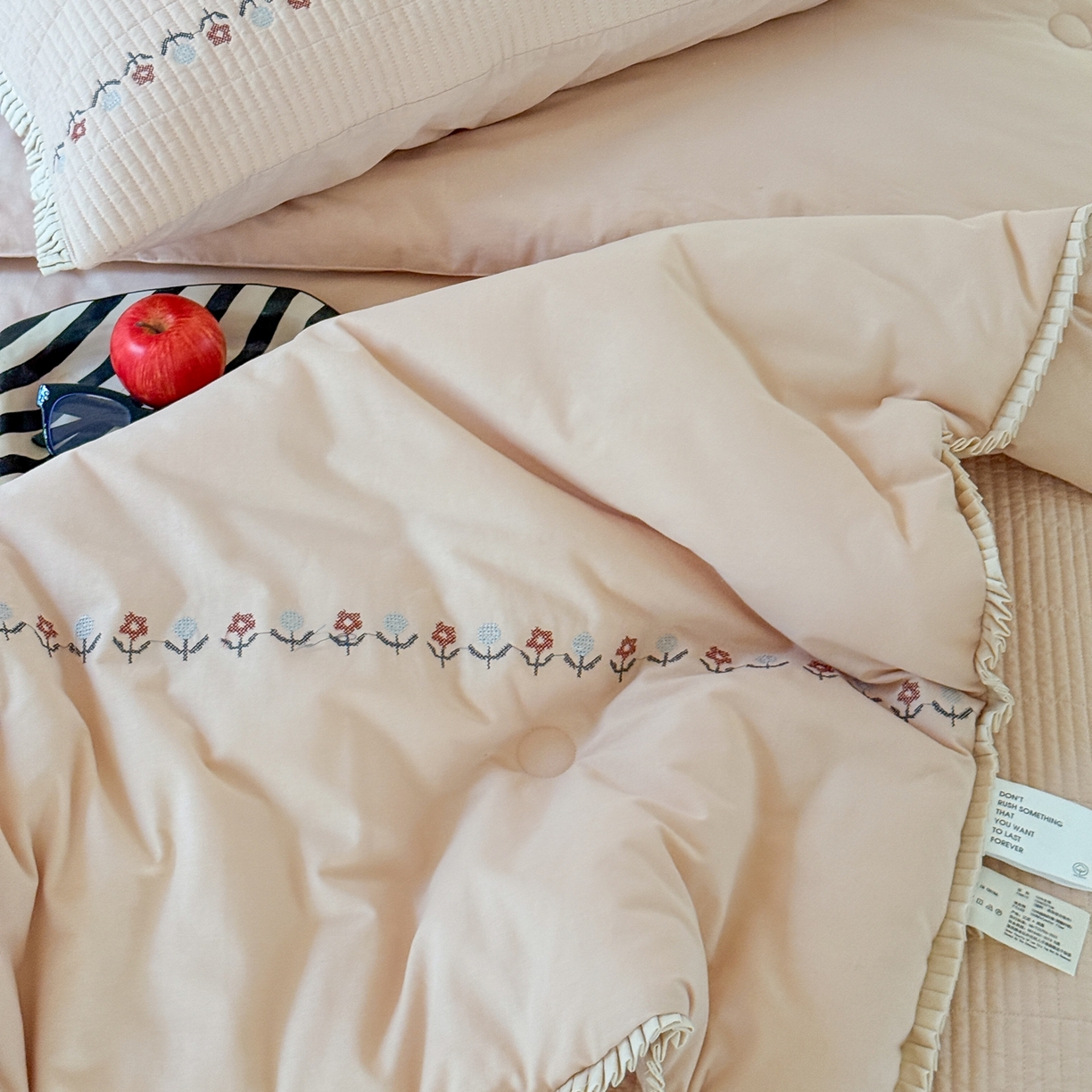 91家纺网 家纺一手货源 找家纺 汇庭 2025秋冬新款花田小趣床盖三件套+花研春秋被 春秋-花研粉