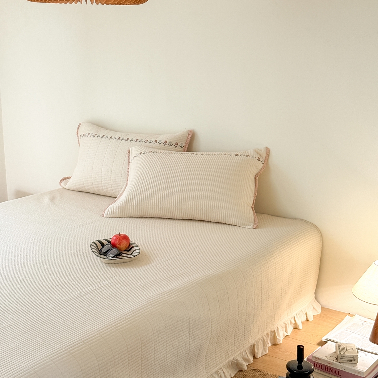 91家纺网 家纺一手货源 找家纺 汇庭 2025秋冬新款花田小趣床盖三件套+花研春秋被 床盖-花田小趣白