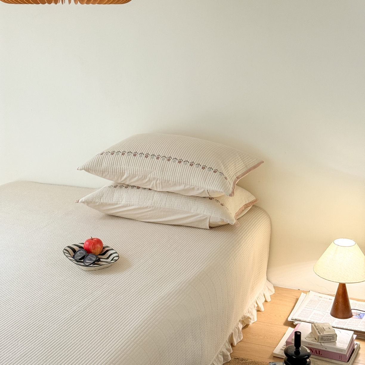 91家纺网 家纺一手货源 找家纺 汇庭 2025秋冬新款花田小趣床盖三件套+花研春秋被 床盖-花田小趣白