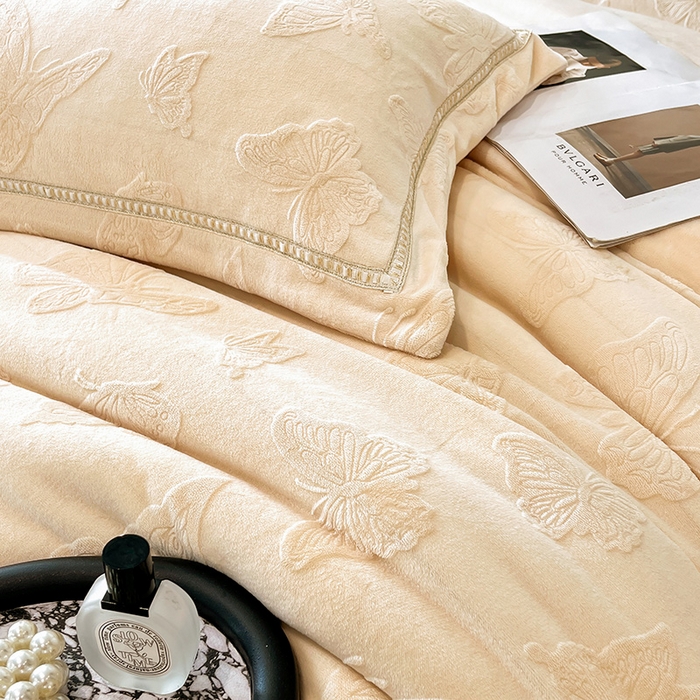 91家纺网 家纺一手货源 找家纺 妮恒美家纺 2025新款10斤床盖款牛奶绒四件套（控价最低价不得低于198） 床盖款-白奶咖