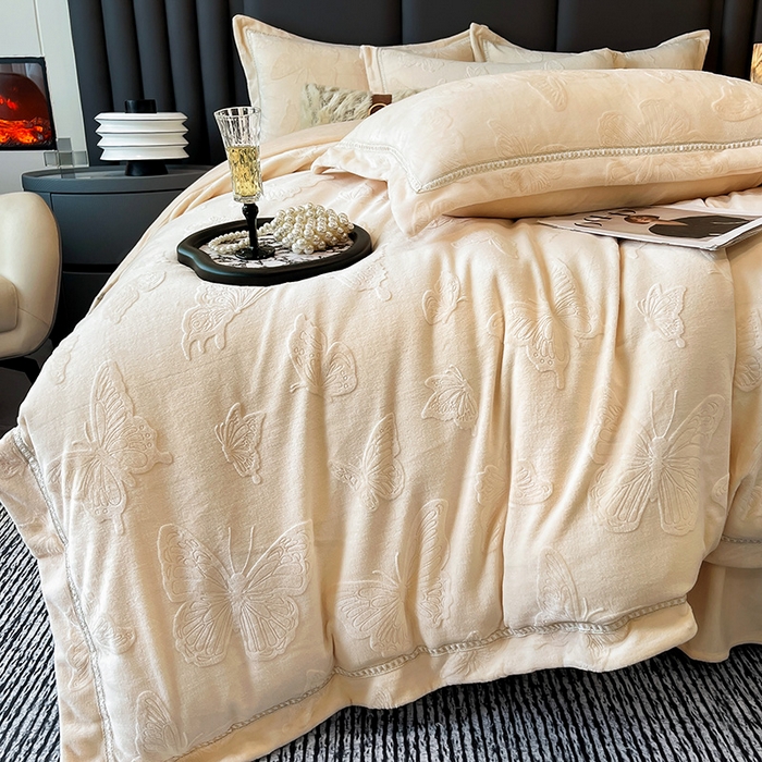 91家纺网 家纺一手货源 找家纺 妮恒美家纺 2025新款10斤床盖款牛奶绒四件套（控价最低价不得低于198） 床盖款-白奶咖