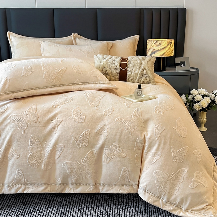 91家纺网 家纺一手货源 找家纺 妮恒美家纺 2025新款10斤床盖款牛奶绒四件套（控价最低价不得低于198） 床盖款-白奶咖