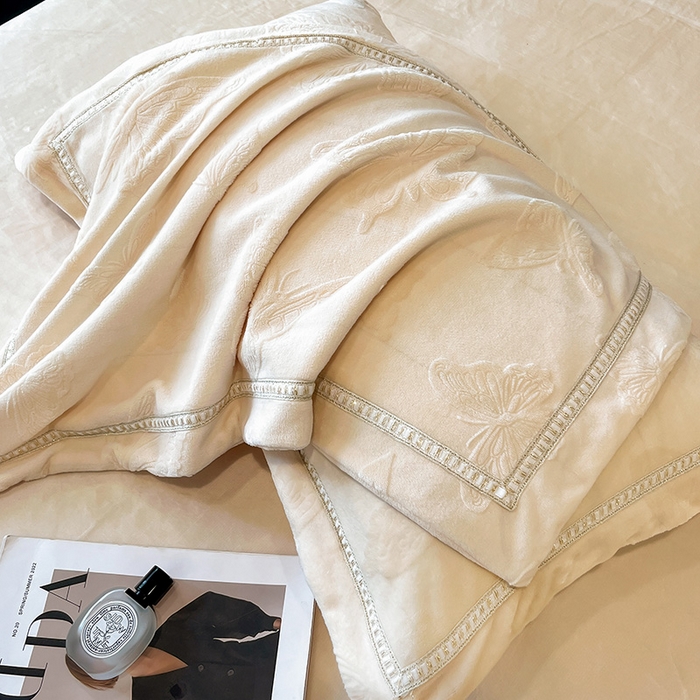 91家纺网 家纺一手货源 找家纺 妮恒美家纺 2025新款10斤床盖款牛奶绒四件套（控价最低价不得低于198） 床盖款-白奶咖