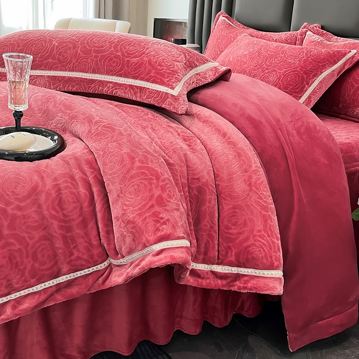 91家纺网 家纺一手货源 找家纺 妮恒美家纺 2025新款10斤床盖款牛奶绒四件套（控价最低价不得低于198） 床盖款-安哥拉红