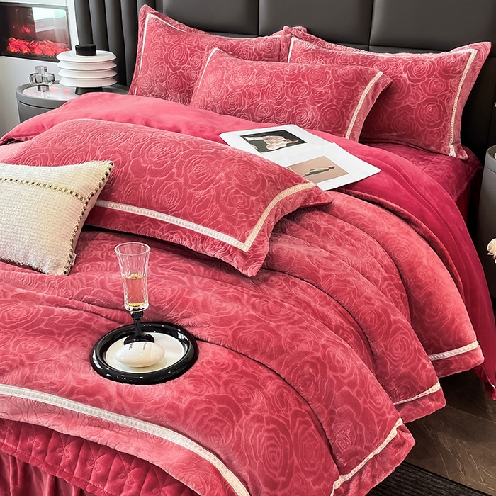 91家纺网 家纺一手货源 找家纺 妮恒美家纺 2025新款10斤床盖款牛奶绒四件套（控价最低价不得低于198） 床盖款-安哥拉红