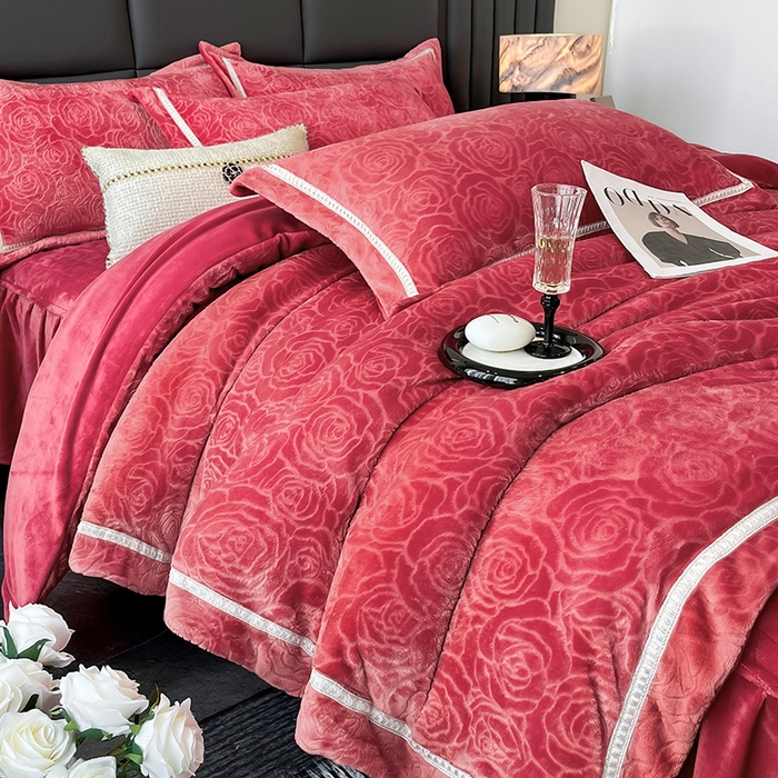 91家纺网 家纺一手货源 找家纺 妮恒美家纺 2025新款10斤床盖款牛奶绒四件套（控价最低价不得低于198） 床盖款-安哥拉红