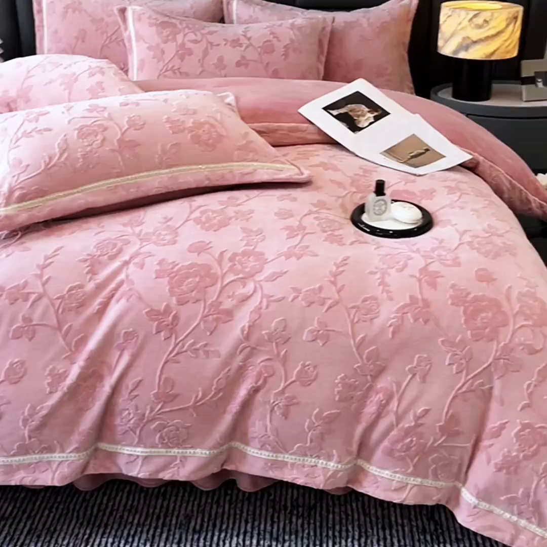 91家纺网 家纺一手货源 找家纺 妮恒美家纺 2025新款10斤床盖款牛奶绒四件套（控价最低价不得低于198） 床盖款-豆沙