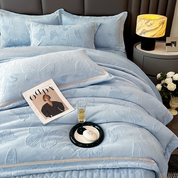 91家纺网 家纺一手货源 找家纺 妮恒美家纺 2025新款10斤床盖款牛奶绒四件套（控价最低价不得低于198） 床盖款-海蓝灰