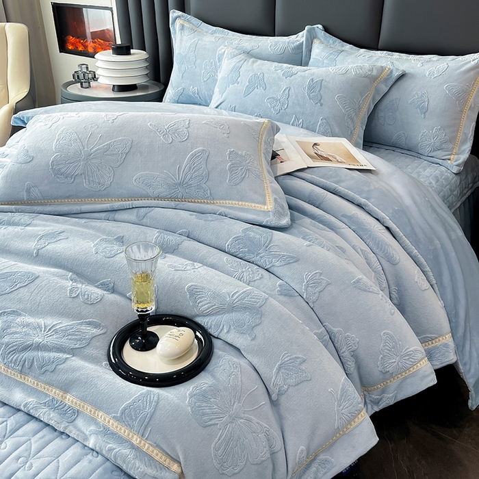 91家纺网 家纺一手货源 找家纺 妮恒美家纺 2025新款10斤床盖款牛奶绒四件套（控价最低价不得低于198） 床盖款-海蓝灰